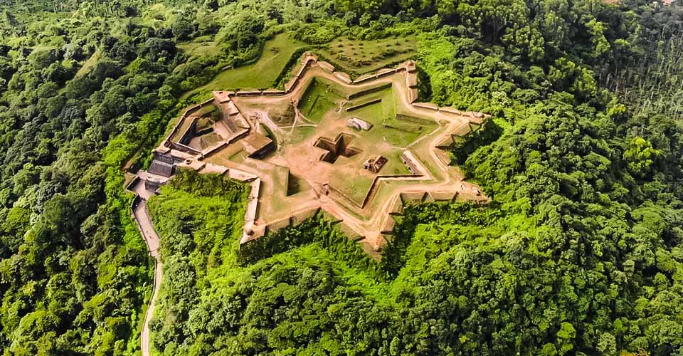 Sakleshpur Weekend Trip Guide: Coffee Estates, Trek & Manjarabad Fort